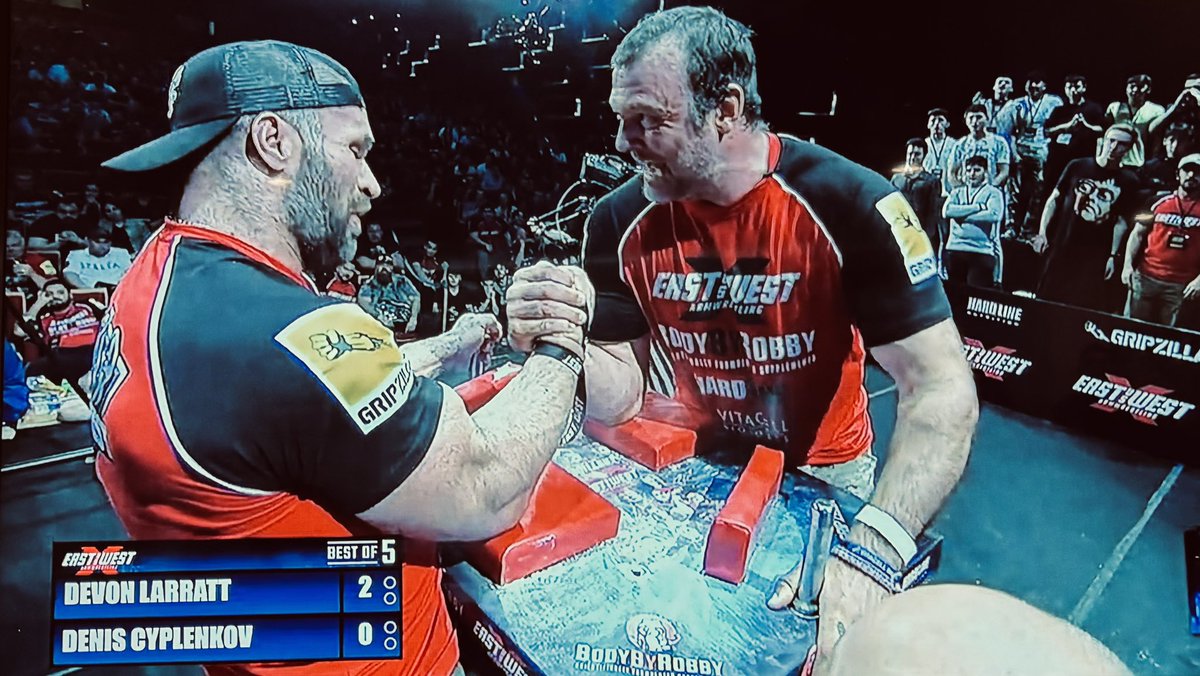 Devon and Denis during EVW X in 2023; this is an in-match scoreboard snapshot.